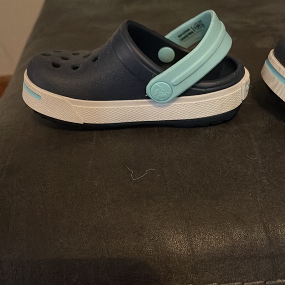 Size 4, crocs - Picture 3 of 5